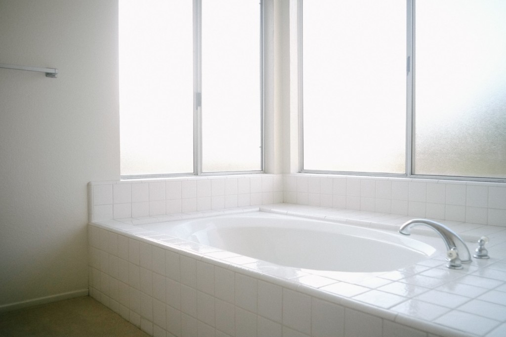 The master bath, perfect way to relax even more after a day at the beach. 