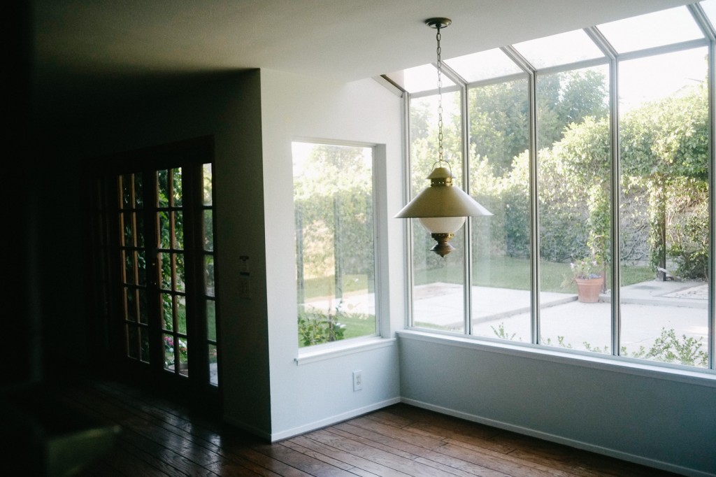 A little nook great for a dining table. Have breakfast while looking out into the garden behind.